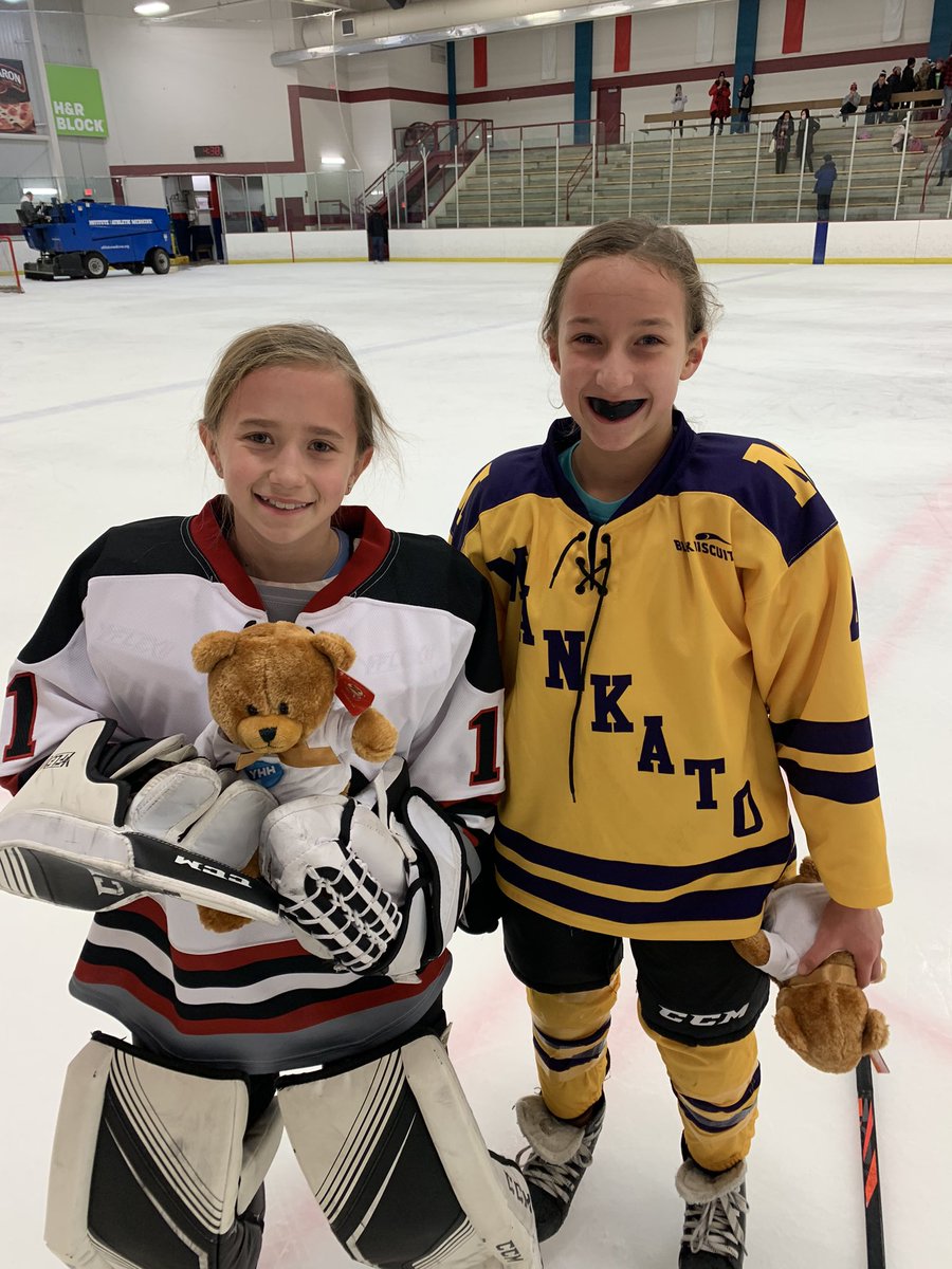 YouthHockeyHub's tweet photo. Danglefest 2021 - 10B
The Sabers runaway with a 6-0 victory over Mankato. POTG is awarded to Shakopee’s Goalie Zoe Lewis (SO) and the Mavericks Mia Graff
#Danglefest21
#YHH https://t.co/yP2UMvd5V0