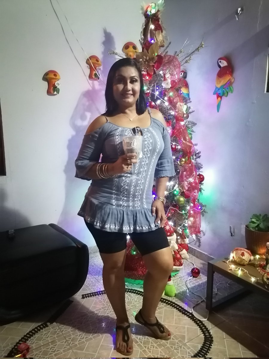 Itzel59887921's tweet photo. Bueno así espere mi 2022 https://t.co/JQSZHSDKxY