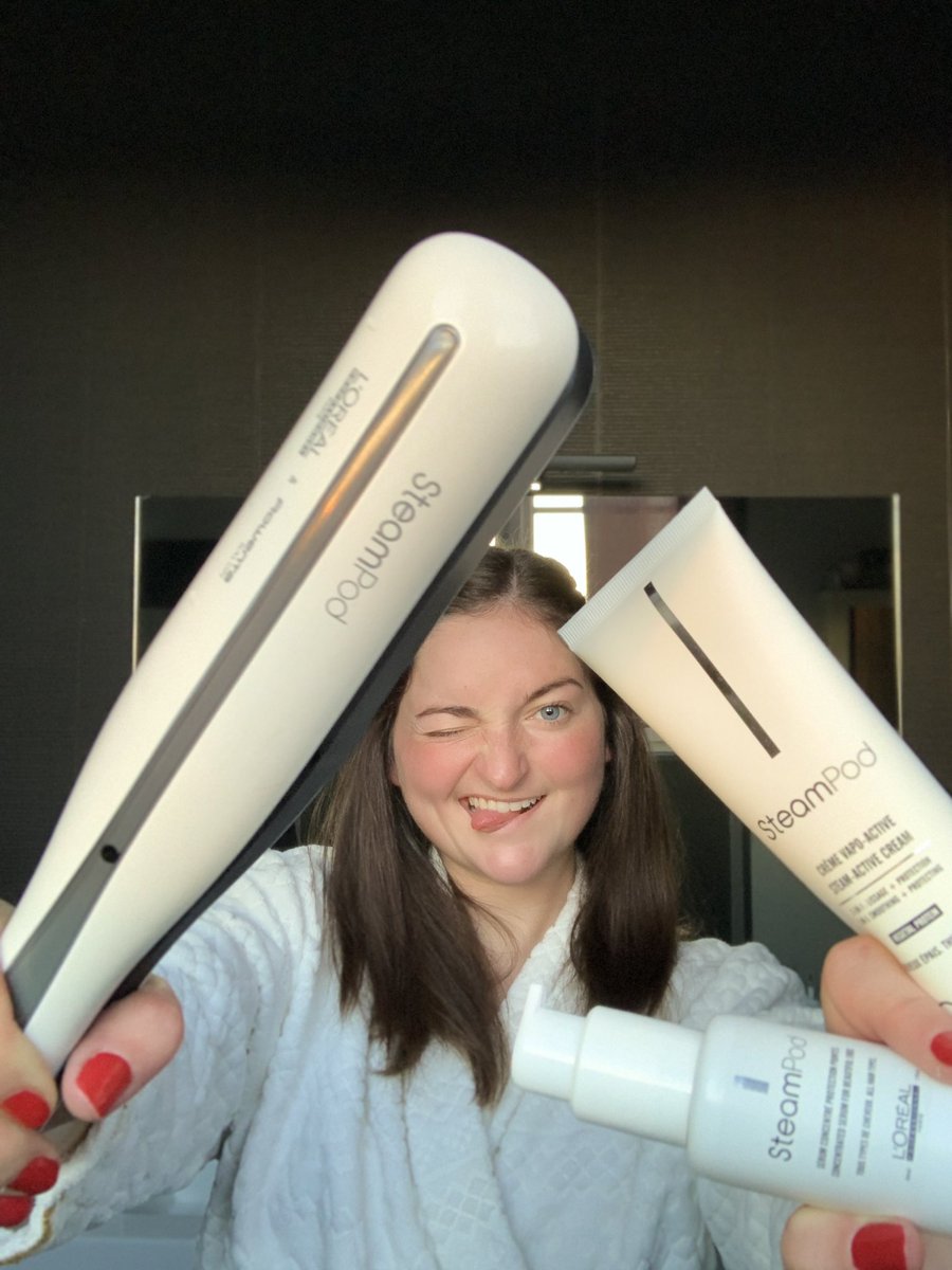 Rak_L_'s tweet photo. Le bonheur d’utiliser un lisseur qui ne te crame pas les cheveux et les rend doux. #steampod #lorealprofessionel https://t.co/5HDl12ddj4