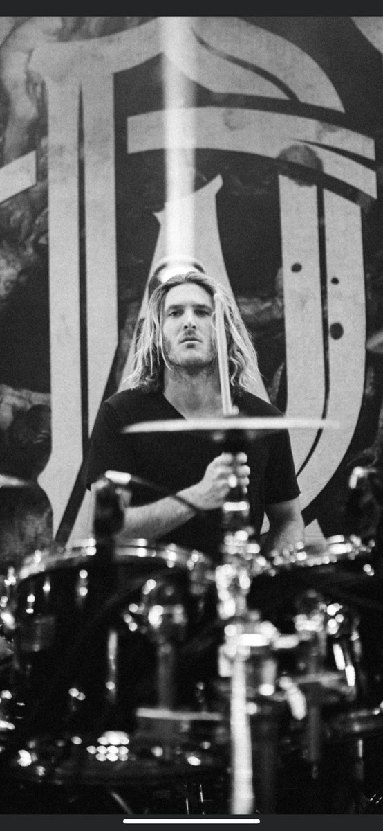 I just got so confused 😂 is anyone else seeing this resemblance ?! 

Left is my husband (@blessedbymunk ) right is the drummer of <a href="/parkwayofficial/">Parkway Drive</a>