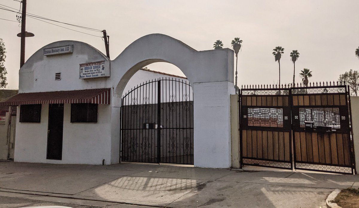 esotouric's tweet image. A touch of the exotic in the shadow of the 60 Freeway in Boyle Heights. #esotouricroadtrip #vernaculararchitecture