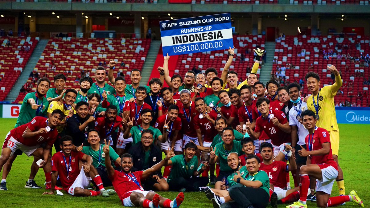nadeowinataa_1's tweet photo. selamat Tahun baru 2022 , semoga apa yg selalu kita doa dan usahakan mendapatkan keberkahan dari Tuhan Yang Maha Esa 🤲🏻 
.
keep learning guys and never give up 🇮🇩🙌🏻@PSSI 

#AFFSuzukiCup2020 #KitaGaruda #PSSI https://t.co/Vyk5lNTgQA