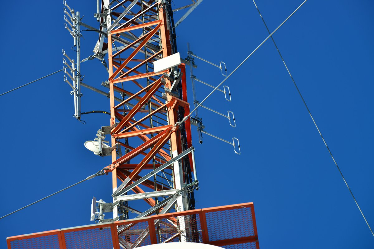 VE6CID's tweet photo. I see some really nice antennas (150f) that might need a addition  like  APRS or Voice UHF or VHF to.   Somewhere West of Calgary.   Nice site.   coverage is excellent. What do you think... Along the South Range Moose Mountain front area.   #hamradio https://t.co/waTxTjUL3L