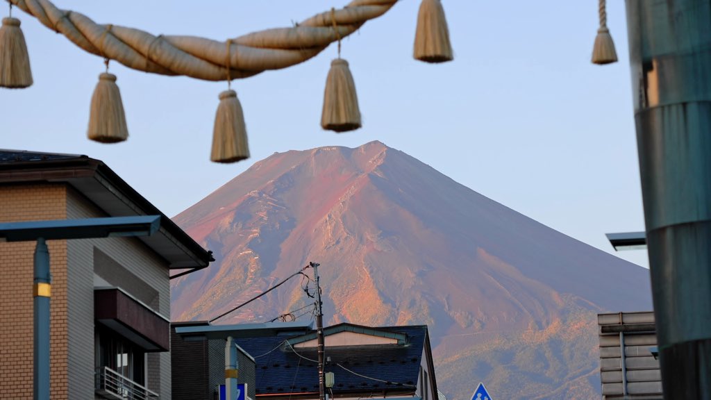 今日2日の放送はお休み。来週9日（日）午後6時から「春夏秋冬の絶景！富士山の四季」を放送します。夏の赤い富士山。古来、人々の信仰の対象でもあった富士山。さまざまな顔を紹介する、番組放送25周年