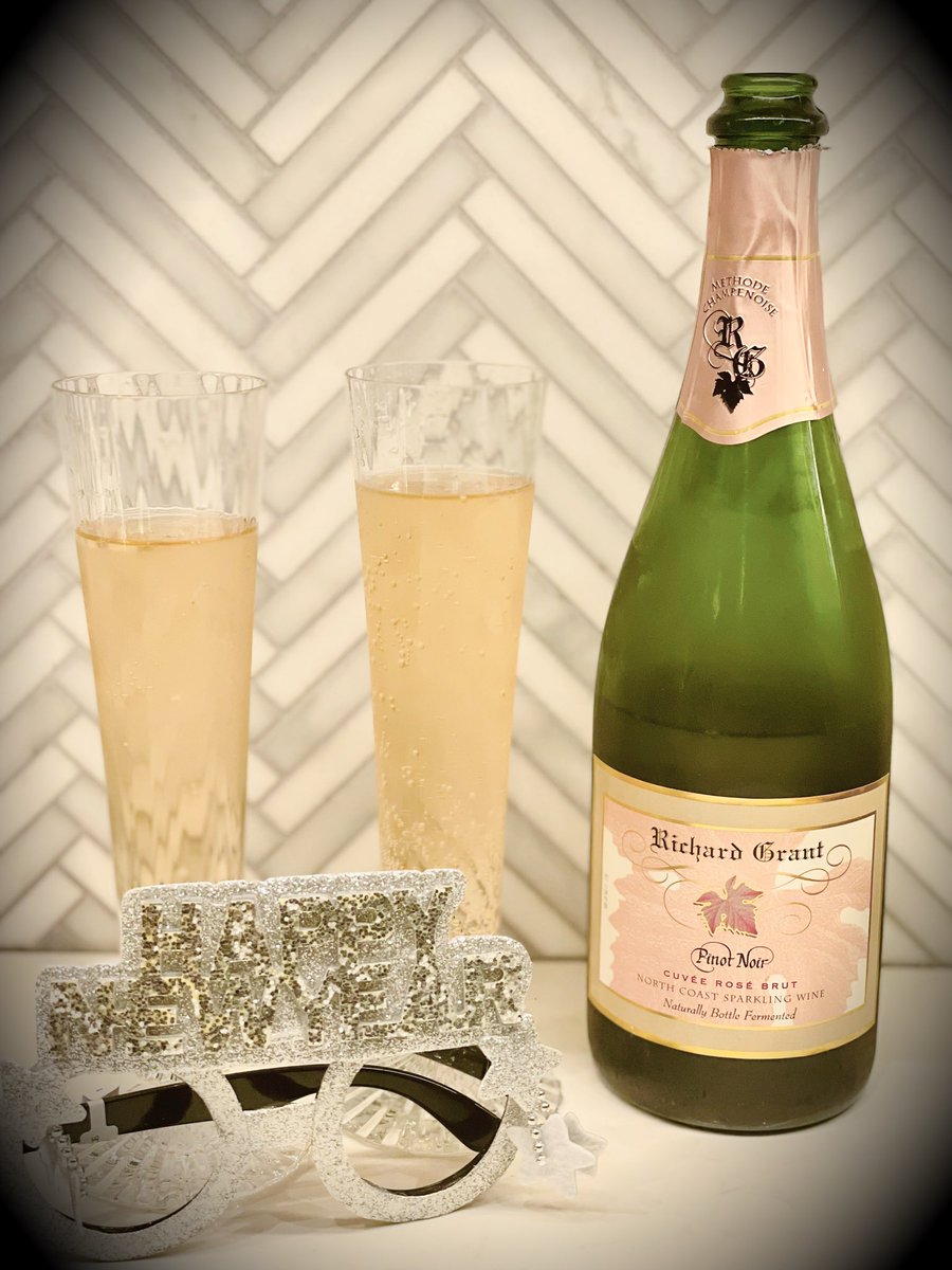 cellar8wine's tweet photo. ✨Resolution #1… drink more #bubbles
.
#cellar8wine #HAPPYNEWYEAR2022 #celebrate #resolutions https://t.co/sKS07qI9q5
