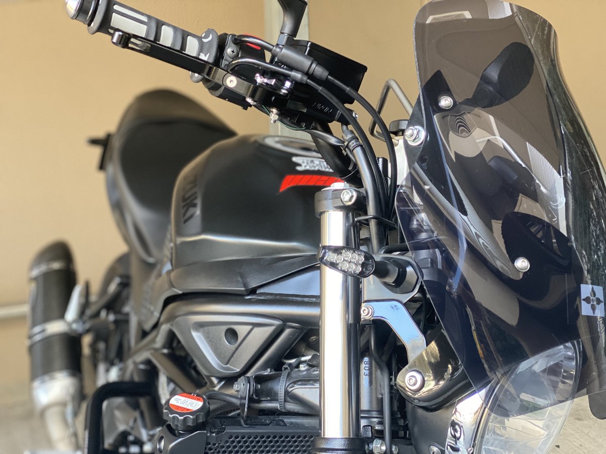 aburestyle's tweet photo. 名前　nao
性別　男
年齢　37
住み　東京町田
身長　185
車種　zrx400Ⅱ→
　　　dtracker→
　　　wr250x→
　　　sv650abs（現在）
足付　ベタベタ
#バイク乗りとして軽く自己紹介 https://t.co/GeKEUftA3N