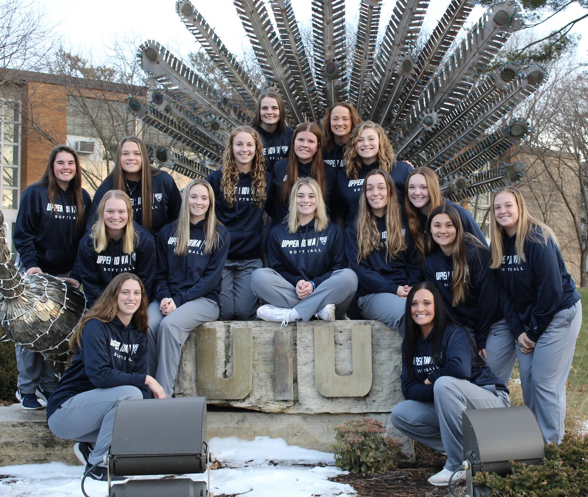 UIU_Softball's tweet photo. It’s time to Tap In! Bring on 2022! Happy New Year and Go Peacocks! 🦚 #FeathersUp x #Time2TapIn https://t.co/bIPq6JNYhx
