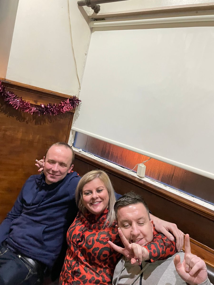 StephenTh0704's tweet photo. Team of the year
Was a flip of the coin between #teampints and #beatdown I went for team pints cos well I've no pics of me and linton (photo taken pre covid) https://t.co/3mspU0I9av
