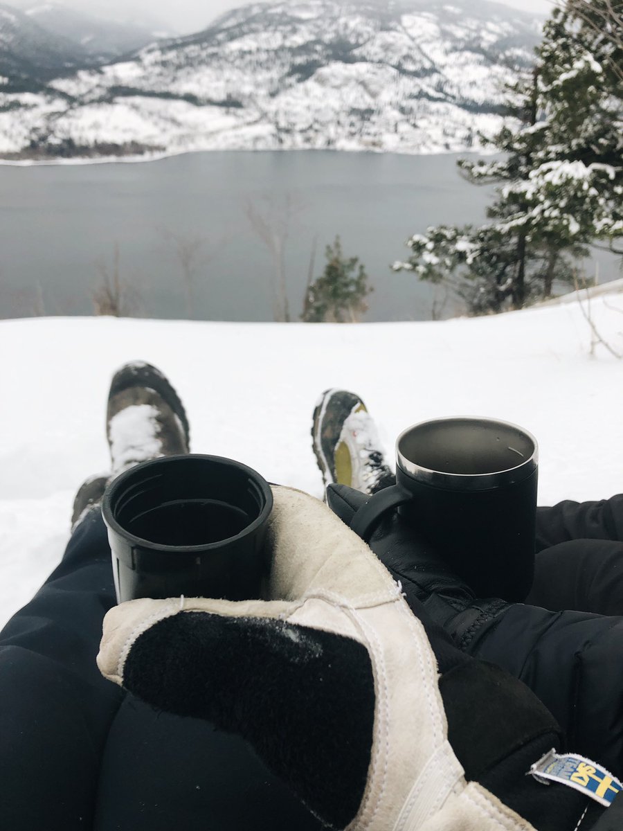 ChloeLochansky's tweet photo. Kicking off 2022 doing some winter hiking with my dad ❄️ https://t.co/Hs5N90FbGE