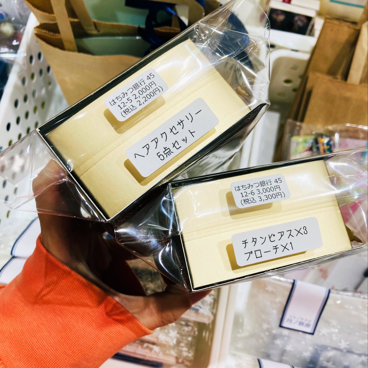 culier_sendai's tweet photo. 朝からご来店ありがとうございます！
福袋は、はちみつ銀行さんラスト2点です🙌Decorusheさん、クーリエちゃんの思い出アルバム完売しました❣️
@honeybank_br 
@decorushe https://t.co/8s3gyZUyXL