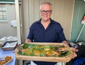 ItsBouquet's tweet image. Hospitals overwhelmed ... testing and medical staff exhausted.

Covid infection rates soaring.

Morrison: - "Here is a fish."