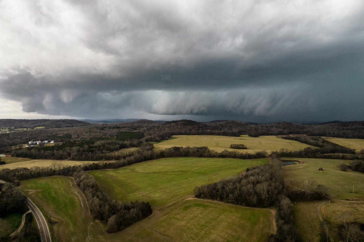 StasisChasing's tweet image. Juicy wall cloud on tornado warned storm near Elkton, TN earlier this evening. This storm would produce a weak tornado further east as it crossed I-65 #tnwx
