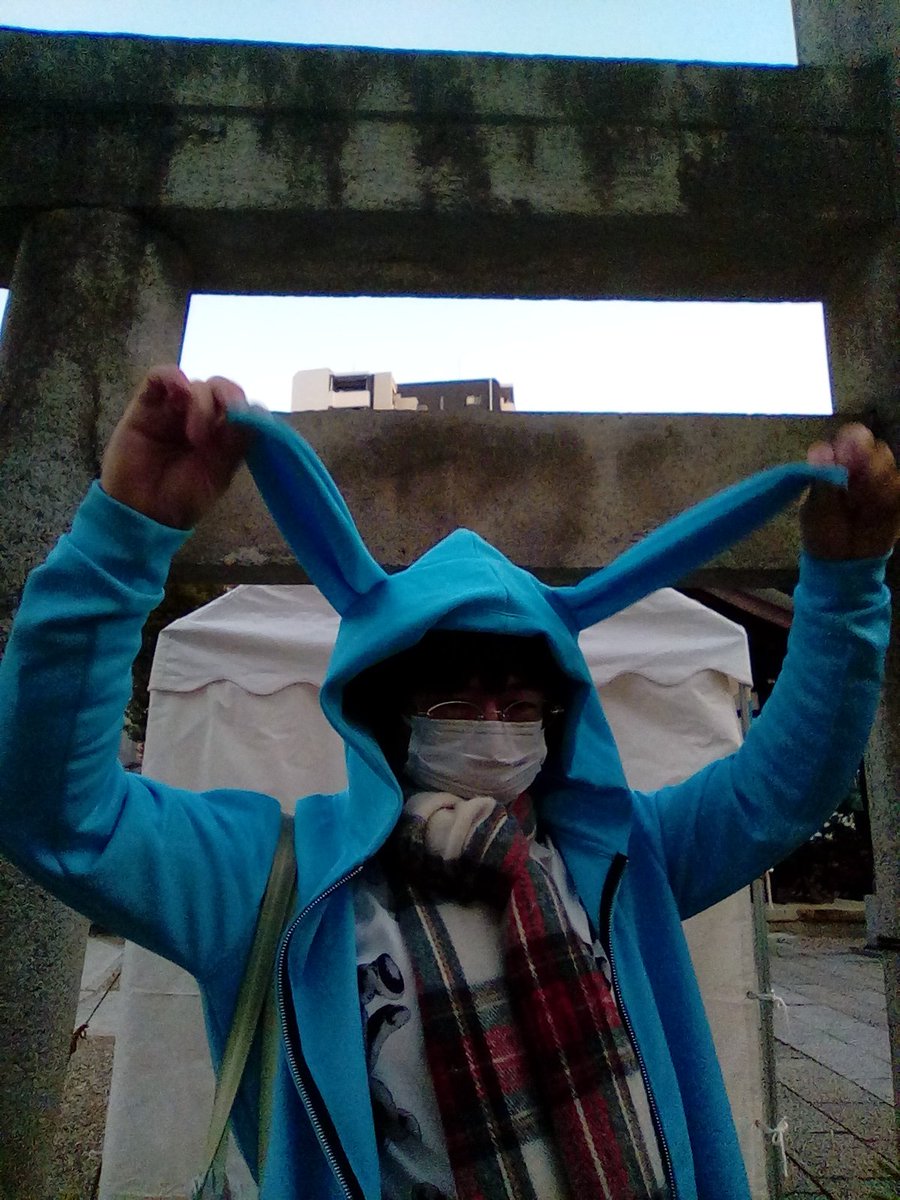 sarondekuma's tweet photo. #名古屋  #大須  に有る　#三輪神社 （うさぎ神社)さんでうさぎになりきって飛び跳ねている松笛たかおみさんです・・・(^^;)　（笑)　　#女装　#女装男子　#男の娘　#女装男子は自撮りを上げろ 　#女装男子と繋がりたい 　#女装男子はパンツを見せろ https://t.co/8WSe5gAliB