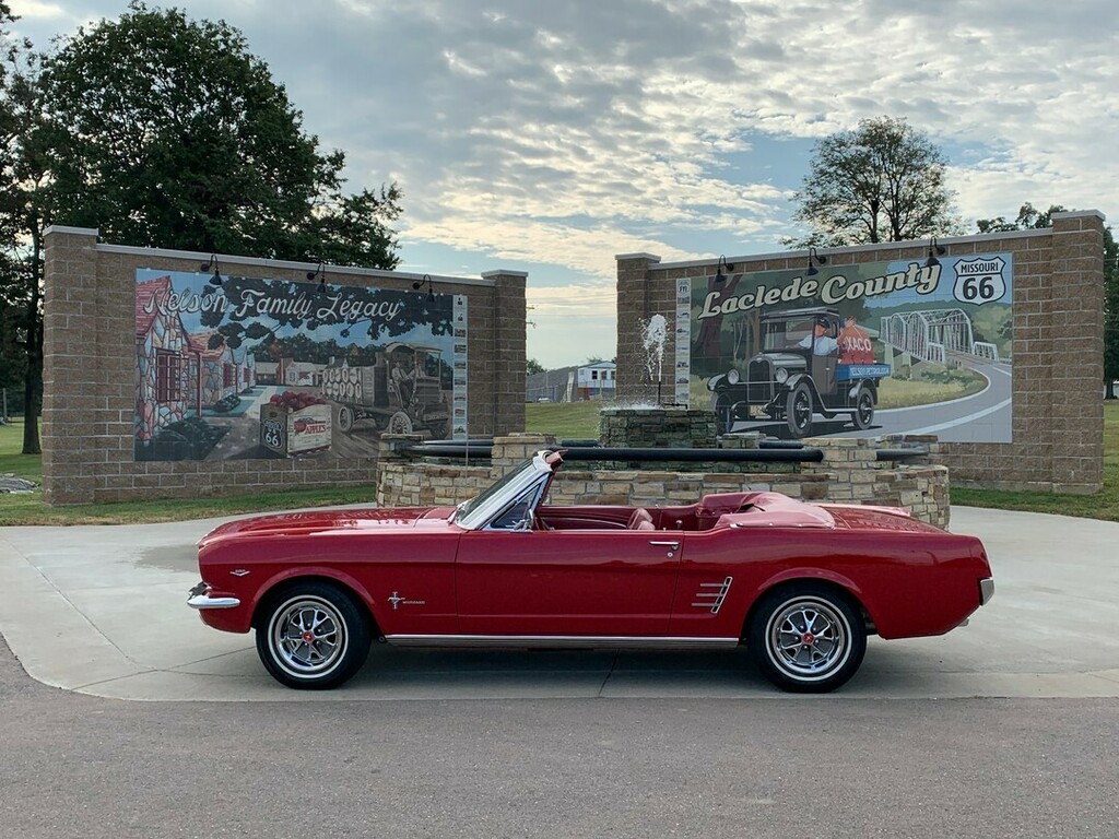 FastLaneSTL's tweet photo. From our family to yours ⭐️ Happy New Year!

Let's have another great trip around the sun ☀️

#FastLaneFamily #Mustang #Route66 https://t.co/cnWFjn0S8Z https://t.co/BmfjTXvj56
