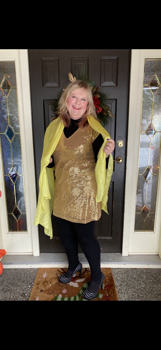 CherylDMitchell's tweet photo. Happy new year! Wearing cheerful yellow and sequins while wishing for a brighter 2022 for the whole world (please). Bye-bye 2021 and helllloooo 2022😀 @trinnylondon https://t.co/e9BpIFPe4G