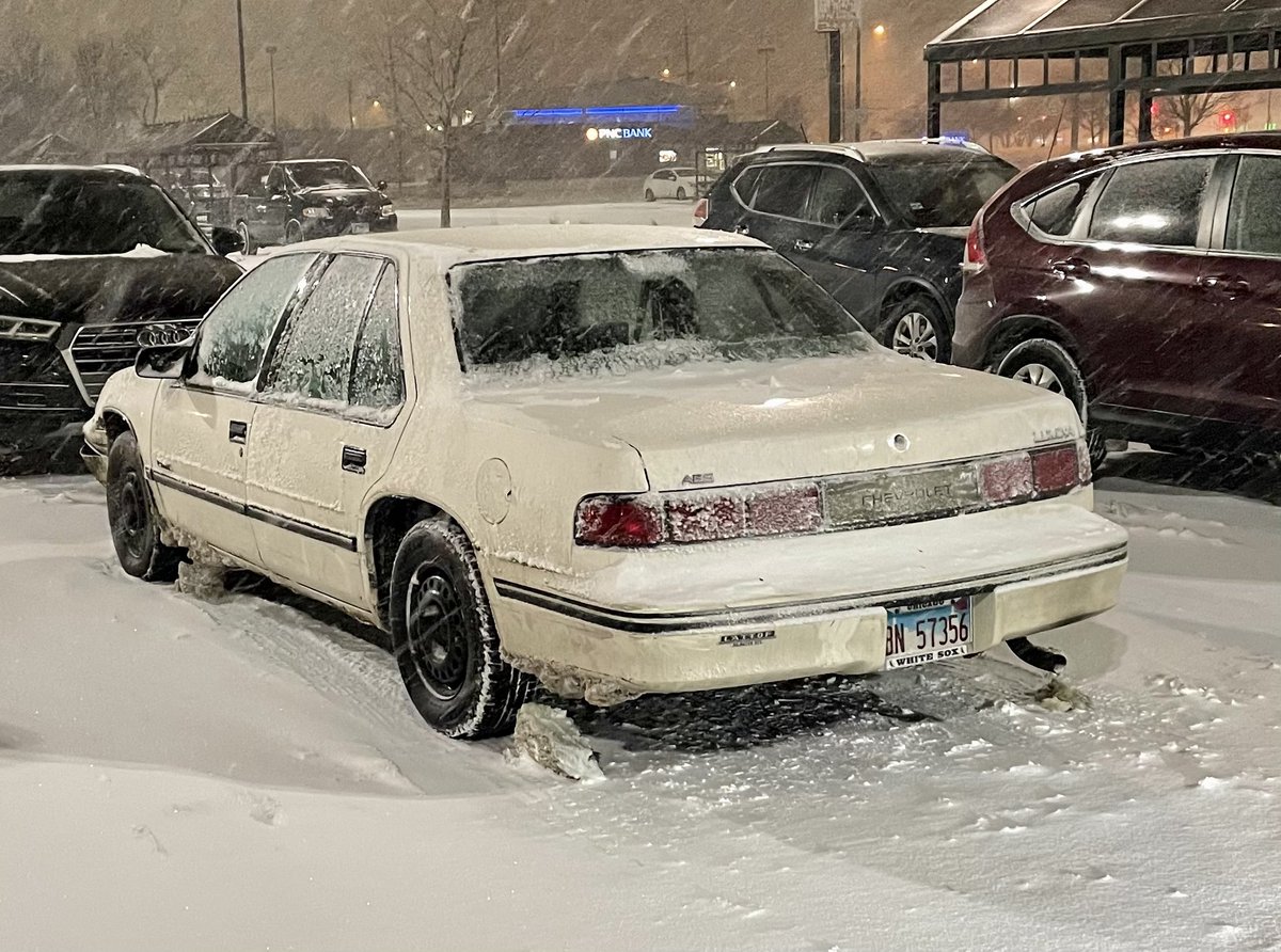 Car_Guy_Tom's tweet photo. A snowbound #carspotter twofer: #Lumina, and #shorty #Ranger. #Snow #regularCab https://t.co/ZHujzqEgq5