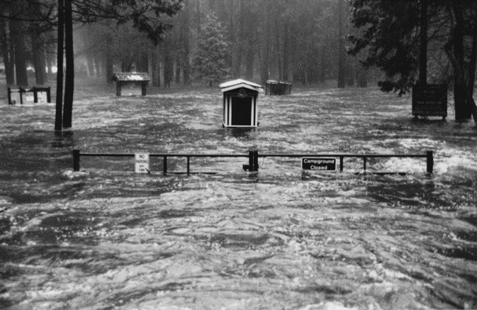 YosemiteNPS's tweet photo. January 2 marks the 25th anniversary of the 1997 flood in Yosemite Valley, the most damaging flood in Yosemite’s recorded history.
For dramatic footage of the event go to: https://t.co/LI3IMkOjKJ https://t.co/4DyZEOFuY6