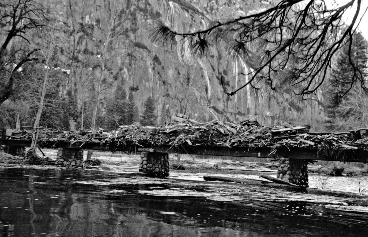 YosemiteNPS's tweet photo. January 2 marks the 25th anniversary of the 1997 flood in Yosemite Valley, the most damaging flood in Yosemite’s recorded history.
For dramatic footage of the event go to: https://t.co/LI3IMkOjKJ https://t.co/4DyZEOFuY6
