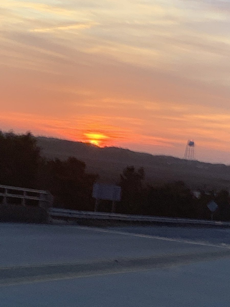 PippyPipes's tweet image. 2022 New Year’s Day on the beach. Went from sunny, warm 72+,mild winds to 60 degrees, cloudy, windy with fog rolling in. Still a grand view. Wishing all my friends and family a safe &amp;amp; healthy New Year. 
#StartingOffRight
#FirstNewYearBeachDay
#FirstSunset
#GodsBlessings