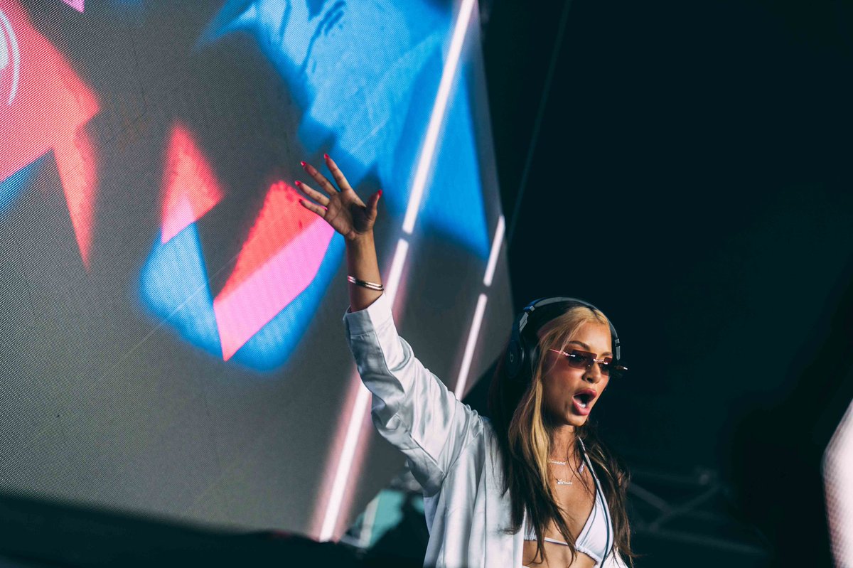 djhavanabrown's tweet photo. Happy New Year Party People! Let’s make 2022 a good one #2022 https://t.co/bouQWOek4x
