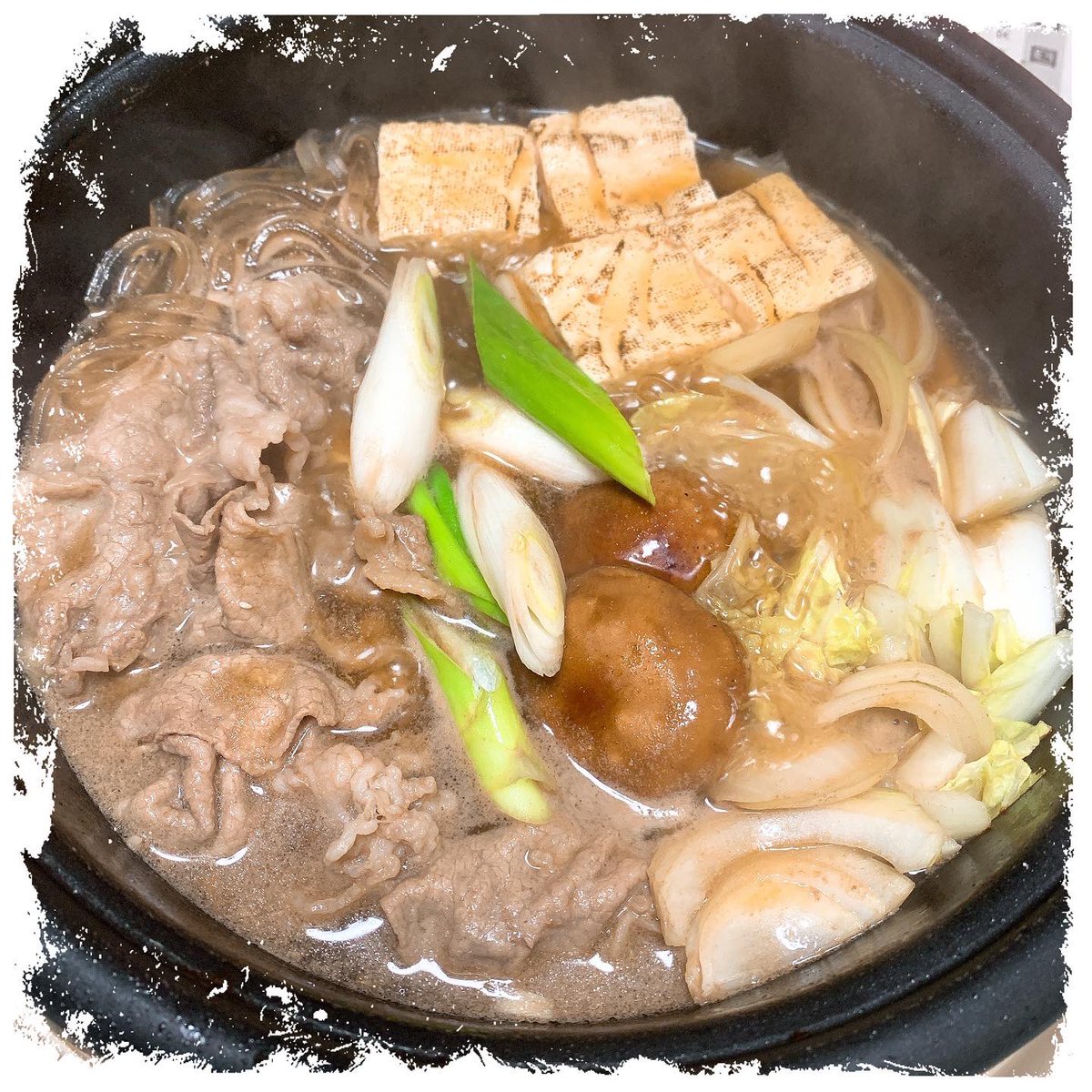 昨日の夕食はすき焼 最初にお肉だけ焼いて食べる！ これが一番美味しいのよね♪