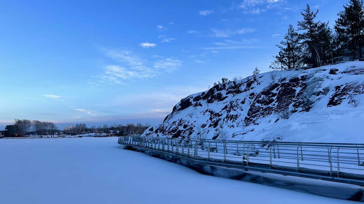 HeyItsMeMissJT's tweet photo. First walk across the lake of the season! Life is a journey and mine is outside. π #NewYearsDay #WinterThings #RamseyLake #Sudbury #LetsGoCardio #JanuaryJen #AdventureAwaits #GoldenHour #ChasingSunsets #WeAreWinter βοΈπ€βοΈπβοΈ https://t.co/wldNYeaGNF