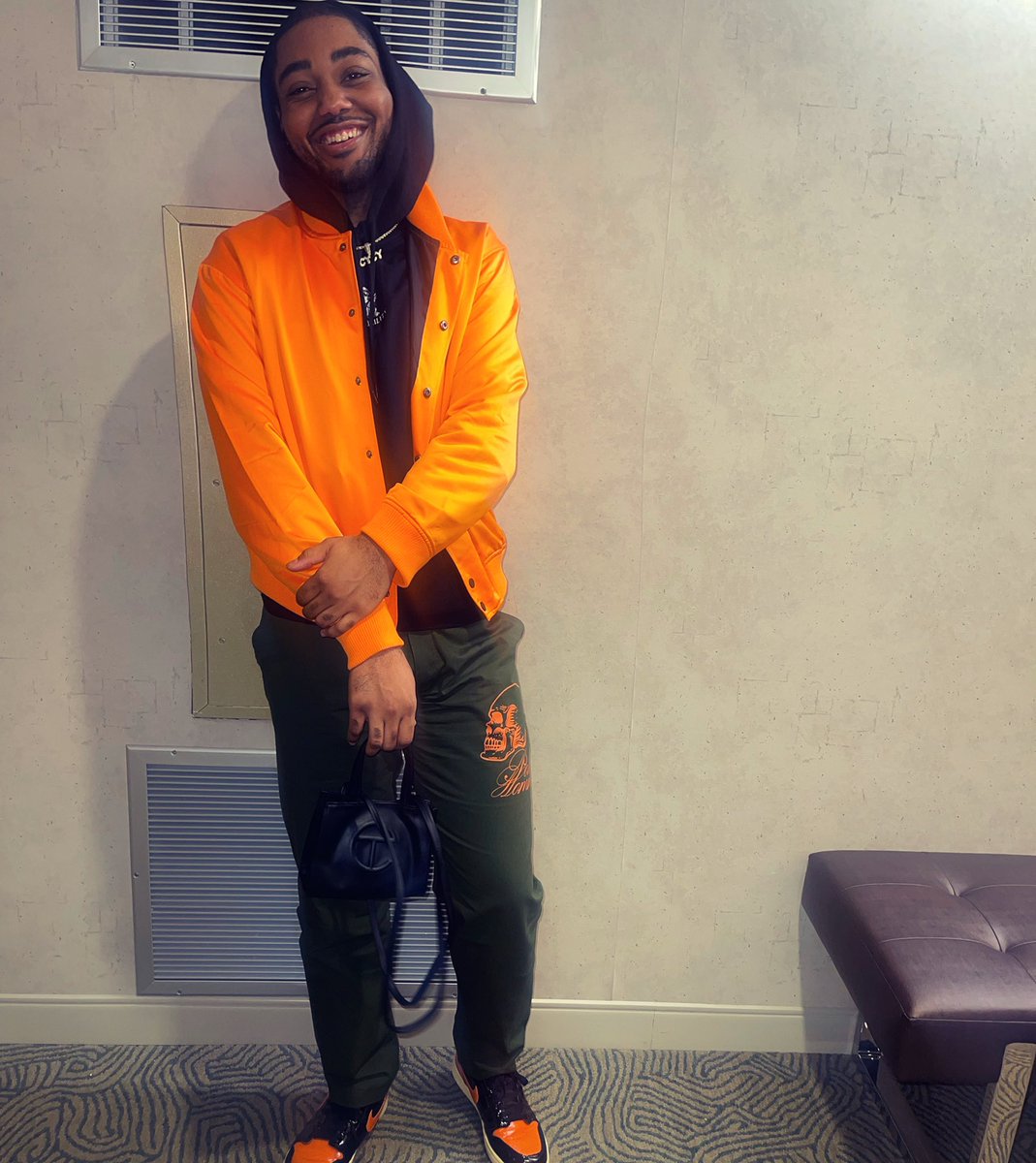 cyressreyy's tweet photo. All my niggas on go so don’t push up on me. .22 in the Telly🧡 #bustback https://t.co/Yd88ggOLok