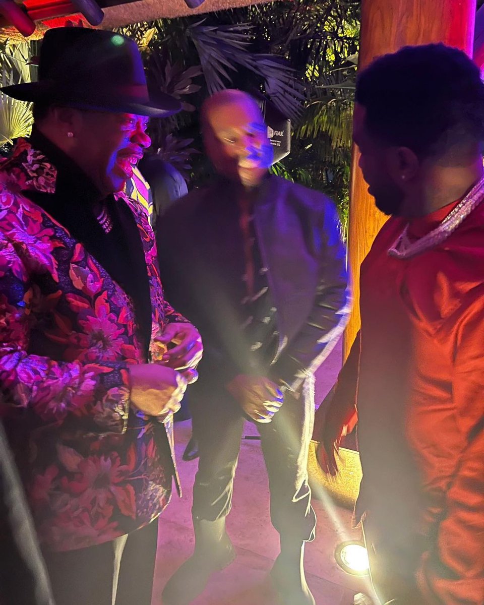 BustaRhymes's tweet photo. 2022 WE HERE!!!!!!!! Only Good Vibes &amp; Amazing Energy Allowed 💎
HAPPY NEW YEAR TO THE PLANET Salute @Diddy @kanyewest @FrencHMonTanA @JDior_ @LondonOnDaTrack https://t.co/2lcgj8OH7y