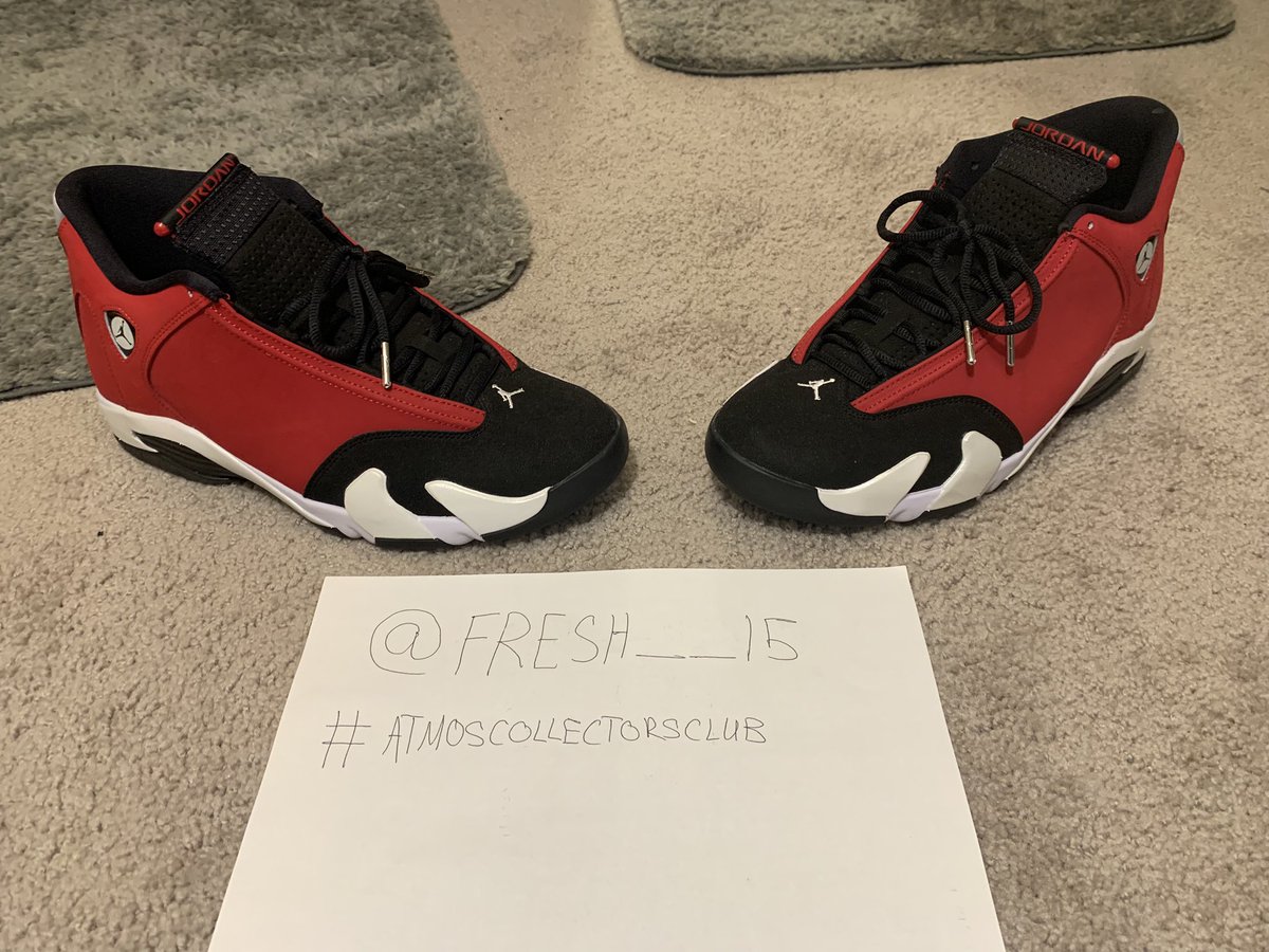 Fresh__15's tweet photo. @atmos_usa @atmos_usa I don’t quite have THE original jordan 1 “bred” colorway, but hopefully i will soon 🤞🏾#bingo. Also do i get bonus points for the split lace job ?? #atmoscollectorsclub  size 11M https://t.co/l5P2gjXeQK