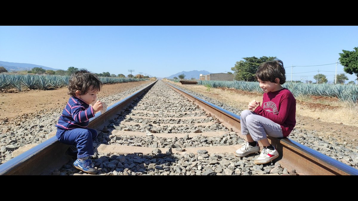 ItzaSodi's tweet photo. Mis dos críos van en un mismo camino aunque sean tan diferentes. https://t.co/ygTmmmOKzP
