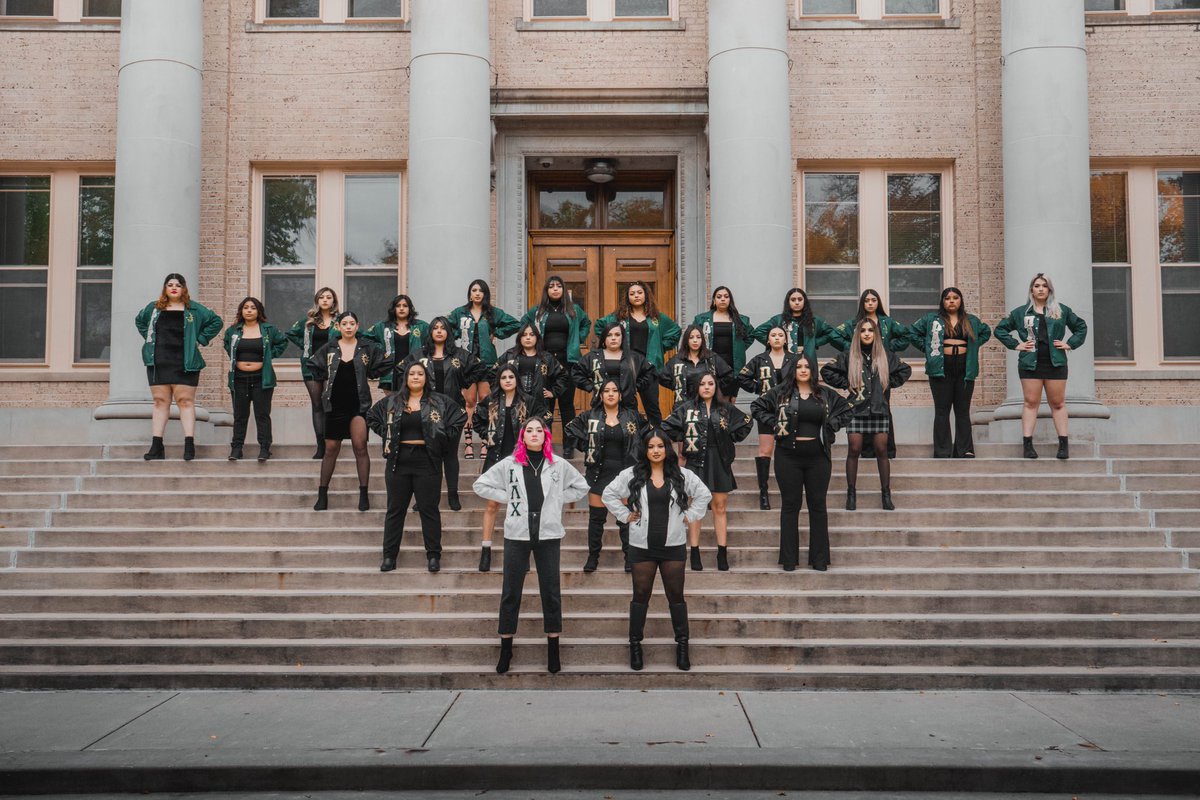 CSUGoldenChis's tweet photo. The Divine Delta Chapter of Pi Lambda Chi Latina Sorority, Inc. wish you all a very very happy New Year !!! ✨ Here’s to a 2022 filled with many more golden moments 💛 https://t.co/Wm6k5SlHgT