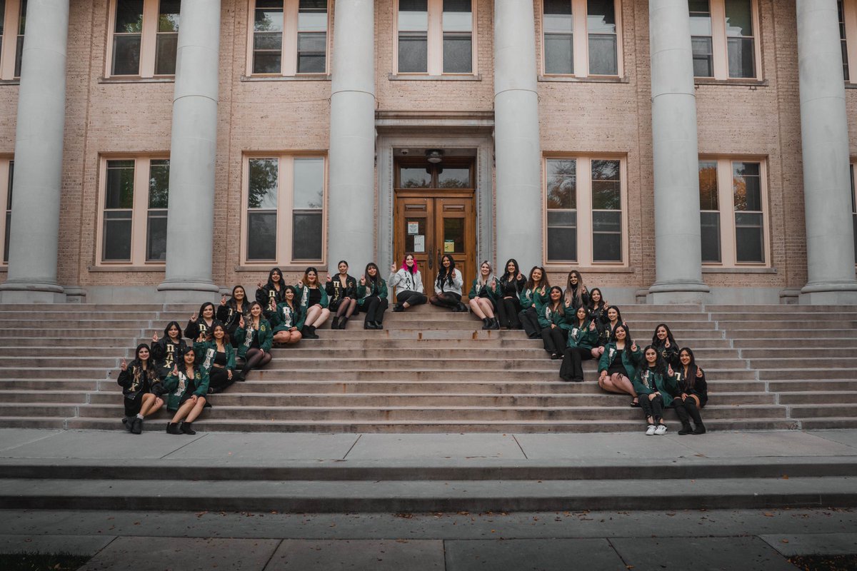CSUGoldenChis's tweet photo. The Divine Delta Chapter of Pi Lambda Chi Latina Sorority, Inc. wish you all a very very happy New Year !!! ✨ Here’s to a 2022 filled with many more golden moments 💛 https://t.co/Wm6k5SlHgT