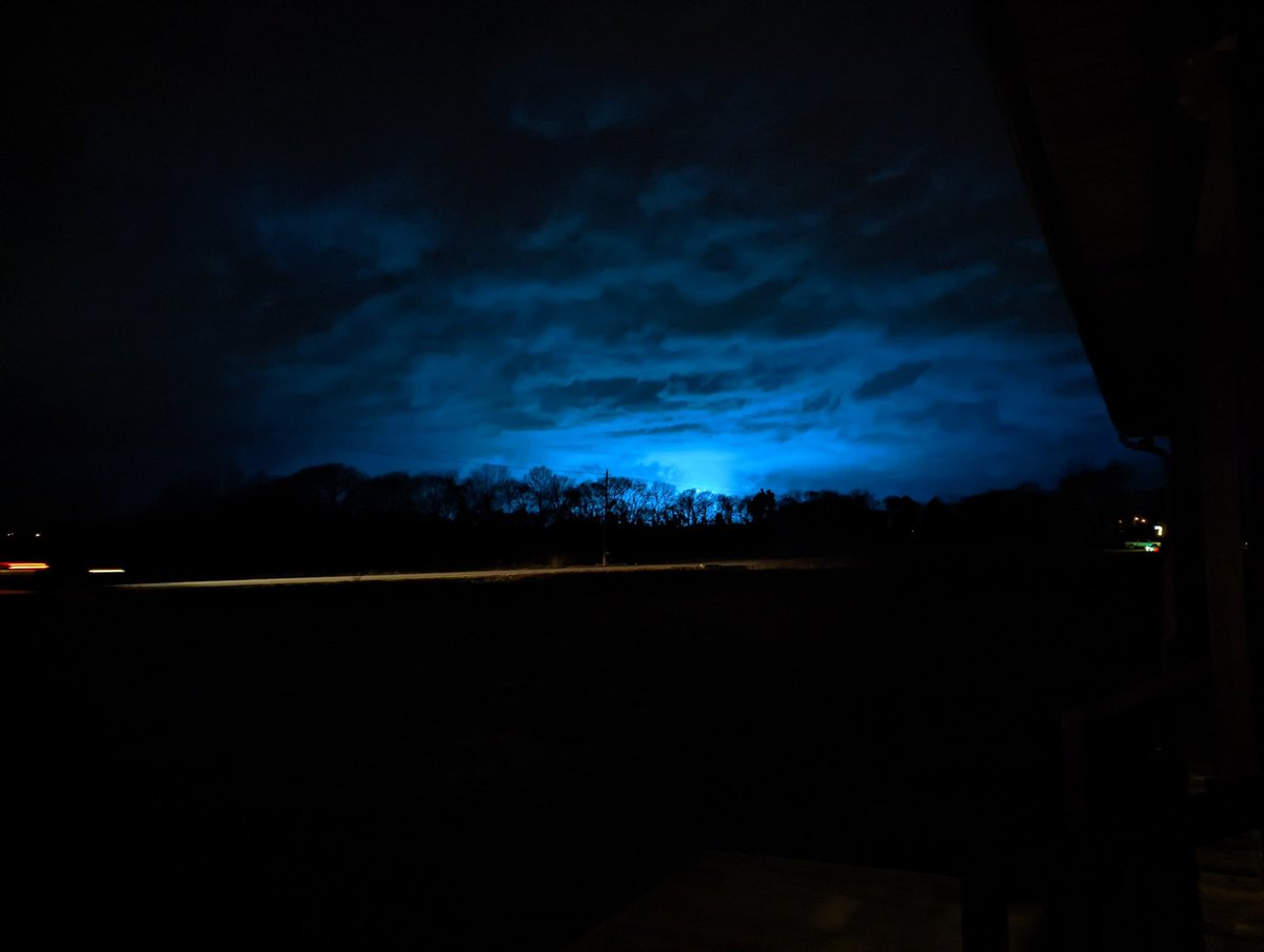 KennedyatSchool's tweet image. Lightning north of Meridianville looks like alien abductions. Look at that color! @spann