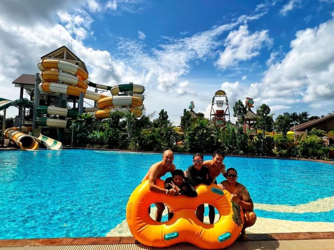 jomtravel_'s tweet photo. Dah bukak dah komee…. 🤩🤩

Taman Tema terbaru dekat Banting. Tarikan paling menarik kat sini adalah Gelongsorr Anaconda dan Rimba river. Apa lagi, jom…..

🚏Riverine Hotel &amp; Suites, Pulau Carey, Selangor. https://t.co/QSuxrm08tq