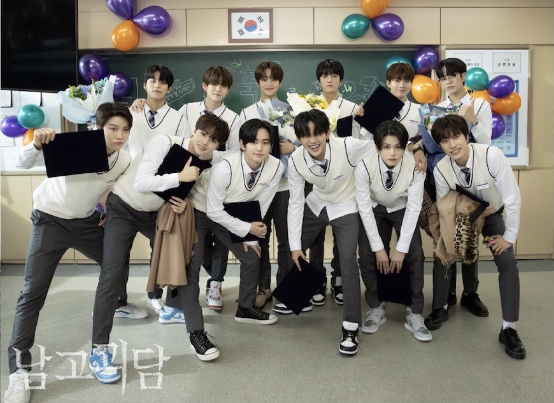 hoontttop21's tweet photo. [Mysterious Class] Ep. 8 Behind Photo 📸
.
.
.
#TREASURE #트레저 💎
#남고괴담 #MysteriousClass 🎬 https://t.co/MbybtlWj0w