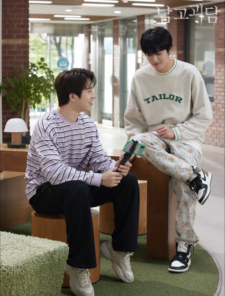 hoontttop21's tweet photo. [Mysterious Class] Ep. 8 Behind Photo 📸
.
.
.
#TREASURE #트레저 💎
#남고괴담 #MysteriousClass 🎬 https://t.co/MbybtlWj0w