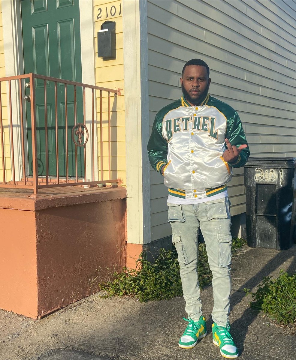 LsLiving_'s tweet photo. When they refresh they Insta, They hope they see me Dead or in Prison, but Im Fresh in all my Pictures💸.. #HappyNewYears https://t.co/bpbqFelyqd
