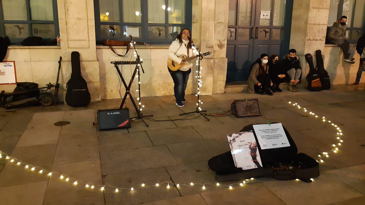beatrizgrifol's tweet photo. Un Espolón creativo, open mic y Jam en favor de #ELACyL organiza: #musicavivaburgos
@DanielGuantes #EronLevin  @alex_hache_minimo @javierarasti mua y mucha gente bonita participando
Sigue la cuenta en Instagram de @musicavivaburgos https://t.co/EfrNjOxJpa