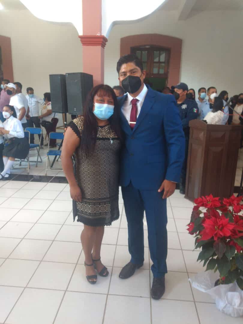 RedMChingonas's tweet photo. ¡Muchas felicidades a @LuluHerreraCid3 ! Amiga e integrante de la #RedDeMujeresChingonas, quien hoy asume el cargo de Directora de Desarrollo Social en #Teotitlan de Flores Magón.
¡Enhorabuena! https://t.co/VCOT0Fh1aS