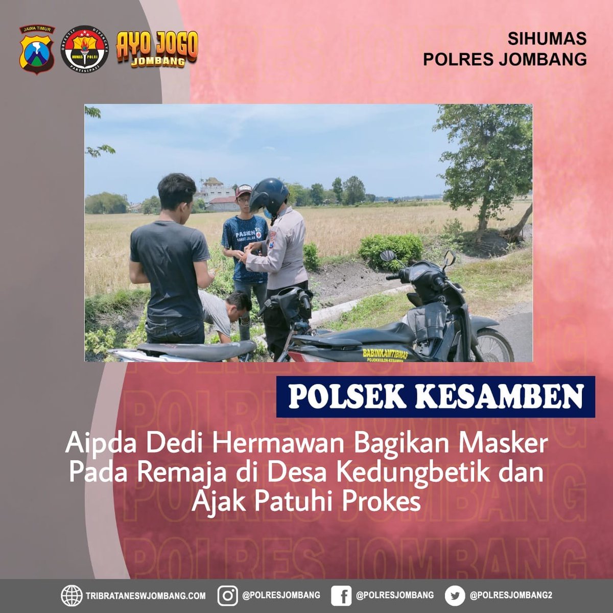HumasResJBG's tweet photo. Bagikan masker dan menyampaikan himbauan terkait protokol kesehatan merupakan salah satu upaya anggota Polsek Kesamben untuk mencegah penyebaran covid-19 https://t.co/XGbCbXGP9K