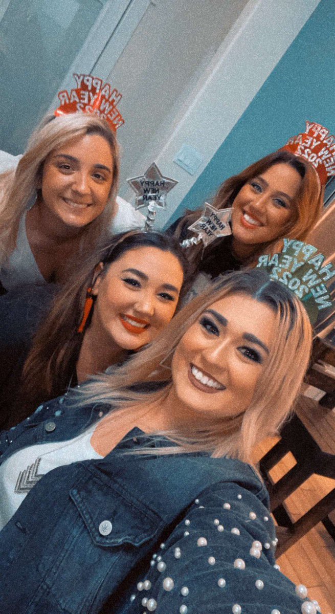 maddy_maddox's tweet photo. What better way to ring in the new year?🖤 https://t.co/eVOfZXJ03t