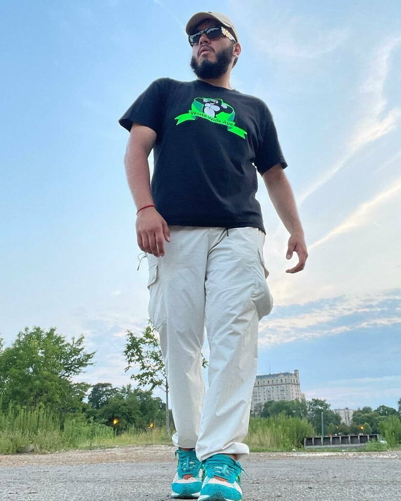 worldwideape's tweet photo. PUBLIC SERVICE ANNOUNCEMENT 

We’re back 

#art #artist #rap #rappers #style #music #newmusic #chicago #chicagorecordlabel #chicagoartist #chicagorapper #michaeljordan #newbalance #salehebembury https://t.co/XS2T0P3bqe https://t.co/qmbb6OtmJc