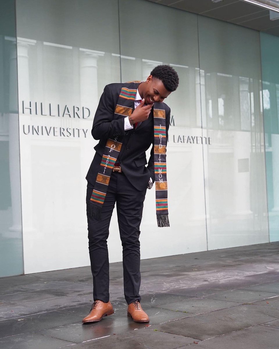 lookronn's tweet photo. If your taught you can’t do anything, you won’t do anything. I was taught I could do everything and my story shows. Round of applause for my parents  thank you. Walking into 2022 to conquer more goals and overcome more stepping stones. ❤️✅💪#ulgrad #rarebreed.  #blackexcellence https://t.co/ezp4eyyOuc