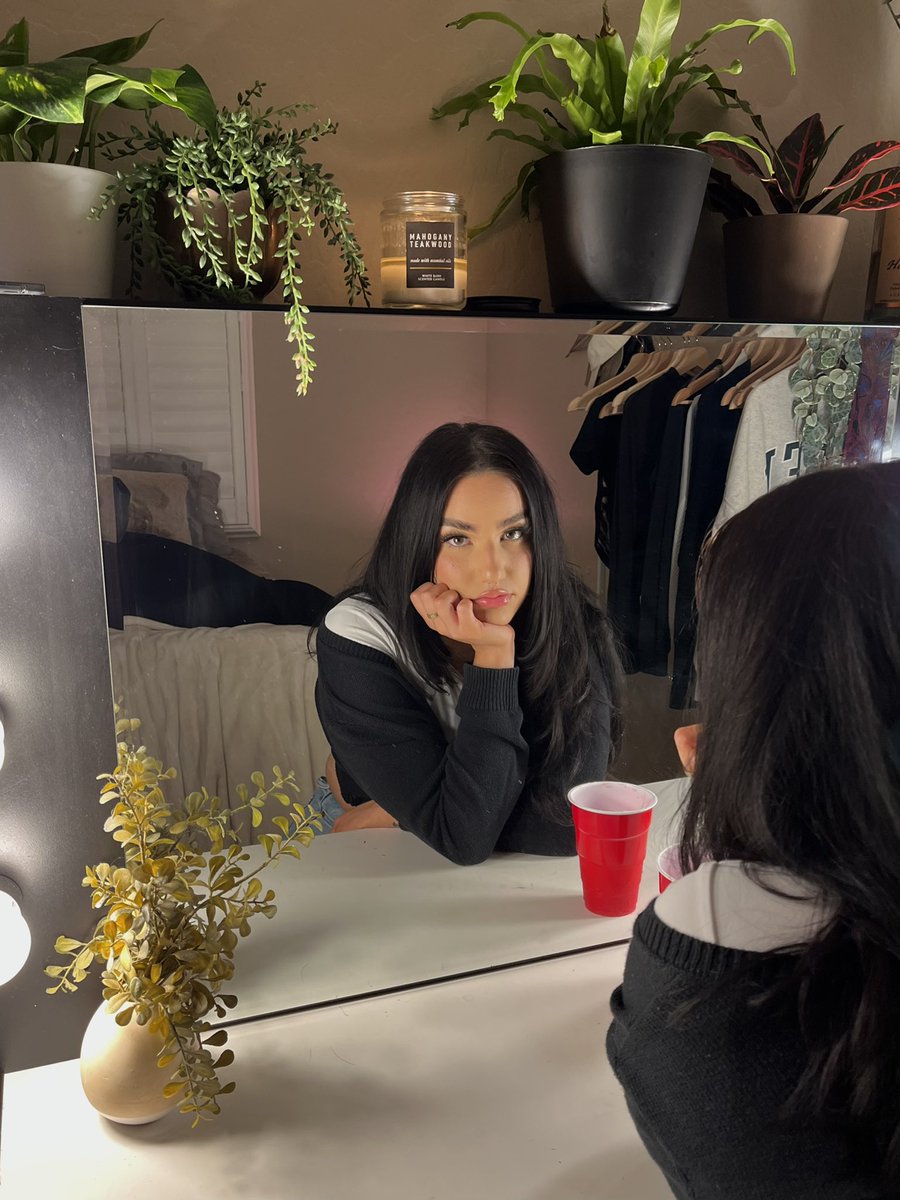 slowfiya's tweet photo. man in the mirror https://t.co/kFgg2Fkoxb