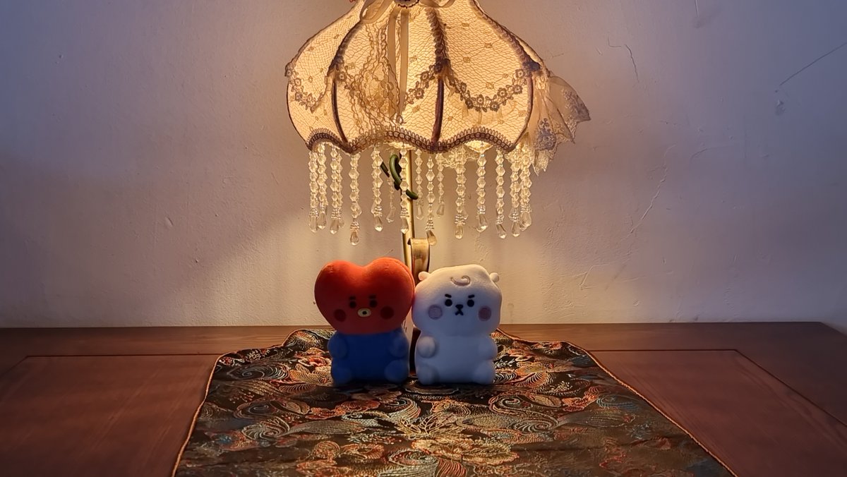 btsroadcom's tweet photo. #mood_Vday #무드뷔 #moodv @mood_v1230
전시회 입장이 늦어져 먼저 방문한 #천장지구
인테리어를 영화 천장지구 처럼 해놓은건지 엄청 특이했어요
그 와중에 태형이는 어디에나 잘 어울리더군요
#카페투어는BTSROAD와함께 https://t.co/4RIwYyZfJf