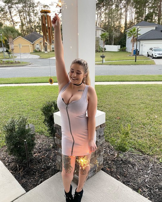 Happy New Year 🥳 I hope this year you all fall in love with yourselves a little more https://t.co/gF<a href="/tag/newprofilepic"class="tags"><span>#newprofilepic</span></a>