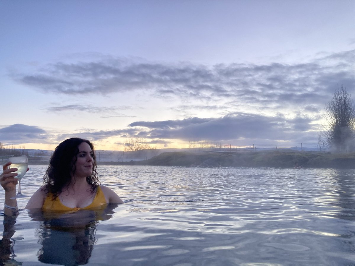 Cheers to 2022: the year I say I do 🥂