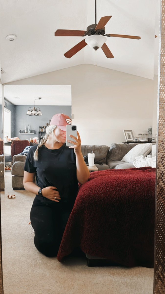 rylieann22's tweet photo. 2022 is bringing me the best gift of all 🥺👶🏼💗💙 https://t.co/S84fQyKEdA