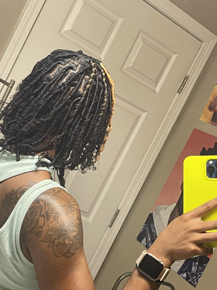 Unique_Nichelle's tweet photo. So I did a thing๐โฆ1/1/2022๐ด #locjourney #starterlocs #ifinallydidit Excited to embark on this new journey & be apart of the communityโจ https://t.co/wjMl9cQsMj