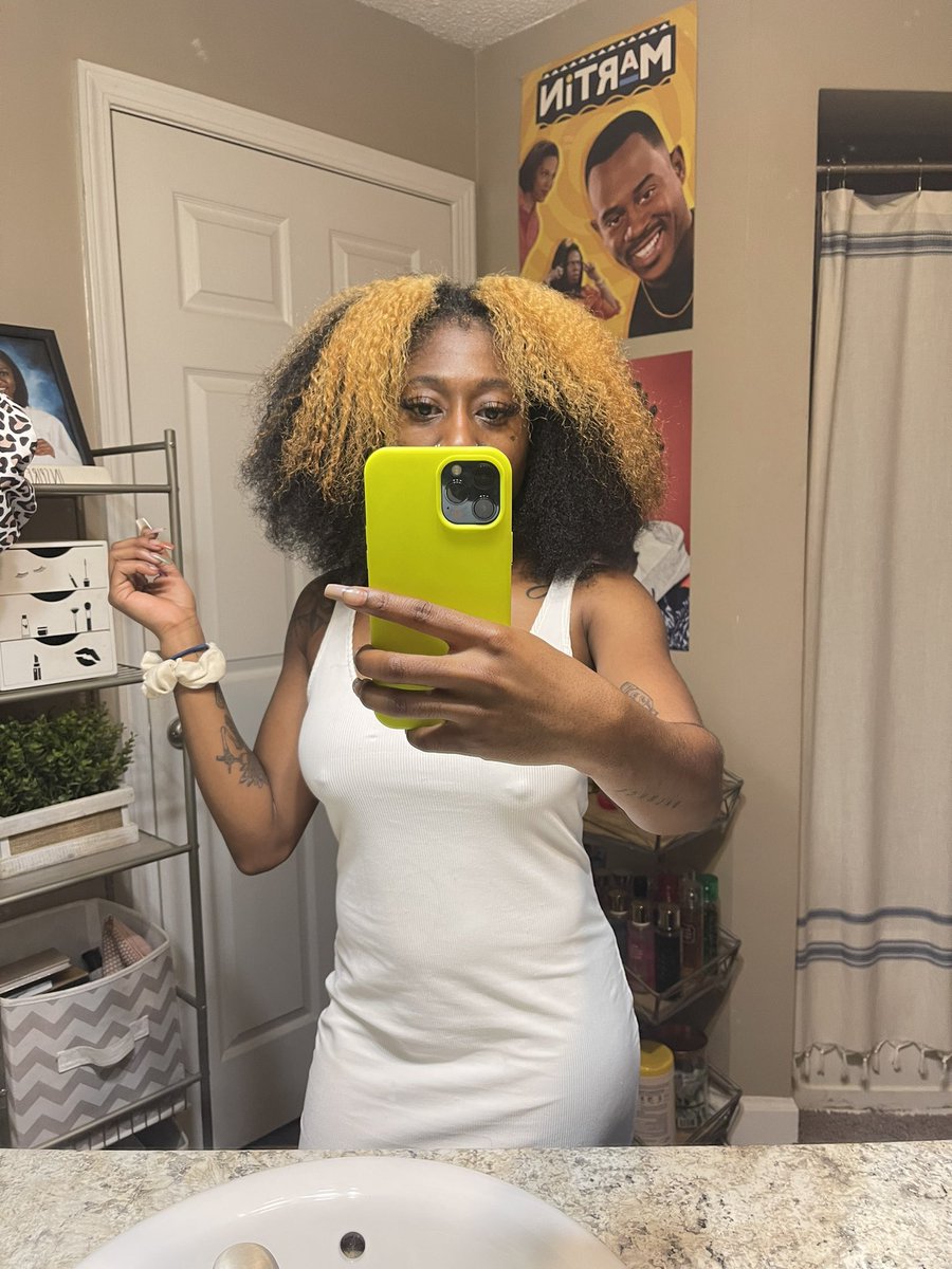 Unique_Nichelle's tweet photo. So I did a thing๐โฆ1/1/2022๐ด #locjourney #starterlocs #ifinallydidit Excited to embark on this new journey & be apart of the communityโจ https://t.co/wjMl9cQsMj
